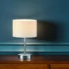 MeineWunschleuchte Klassische LED Tischleuchte Silber Mit Stoffschirm Weiß, Höhe 32cm